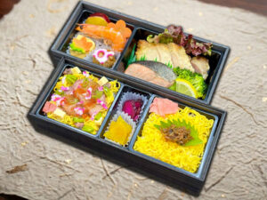 肉鮨とちりめんご飯　焼き鮭　鶏西京焼き弁当